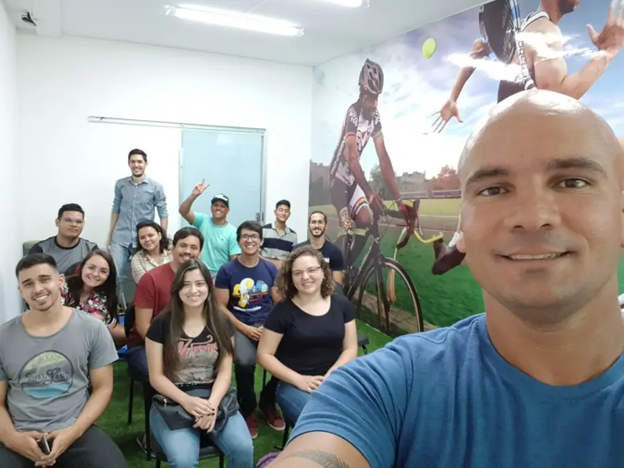 Turma reunida no laboratório